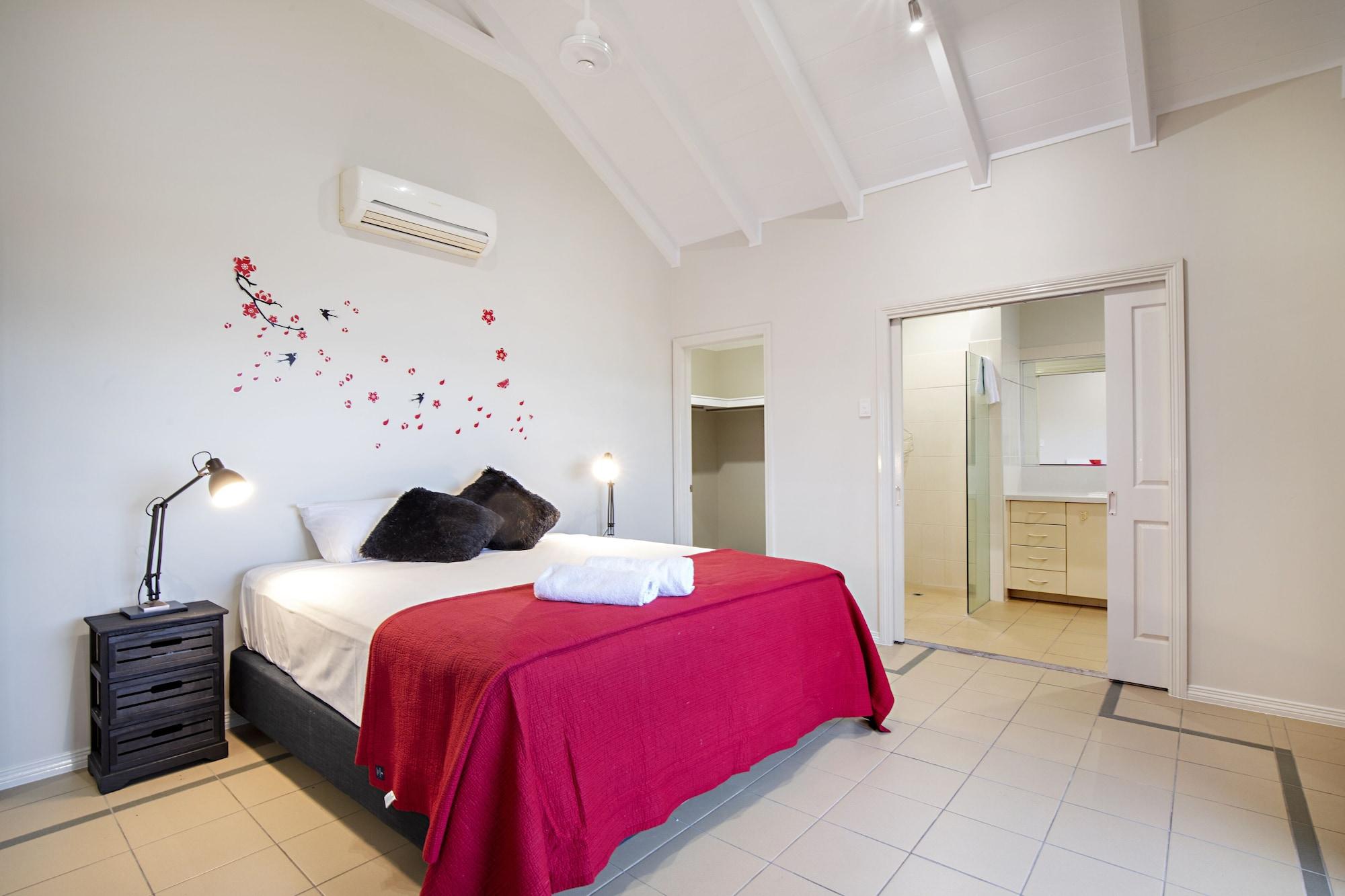 Toscana Village Resort Airlie Beach Exterior photo