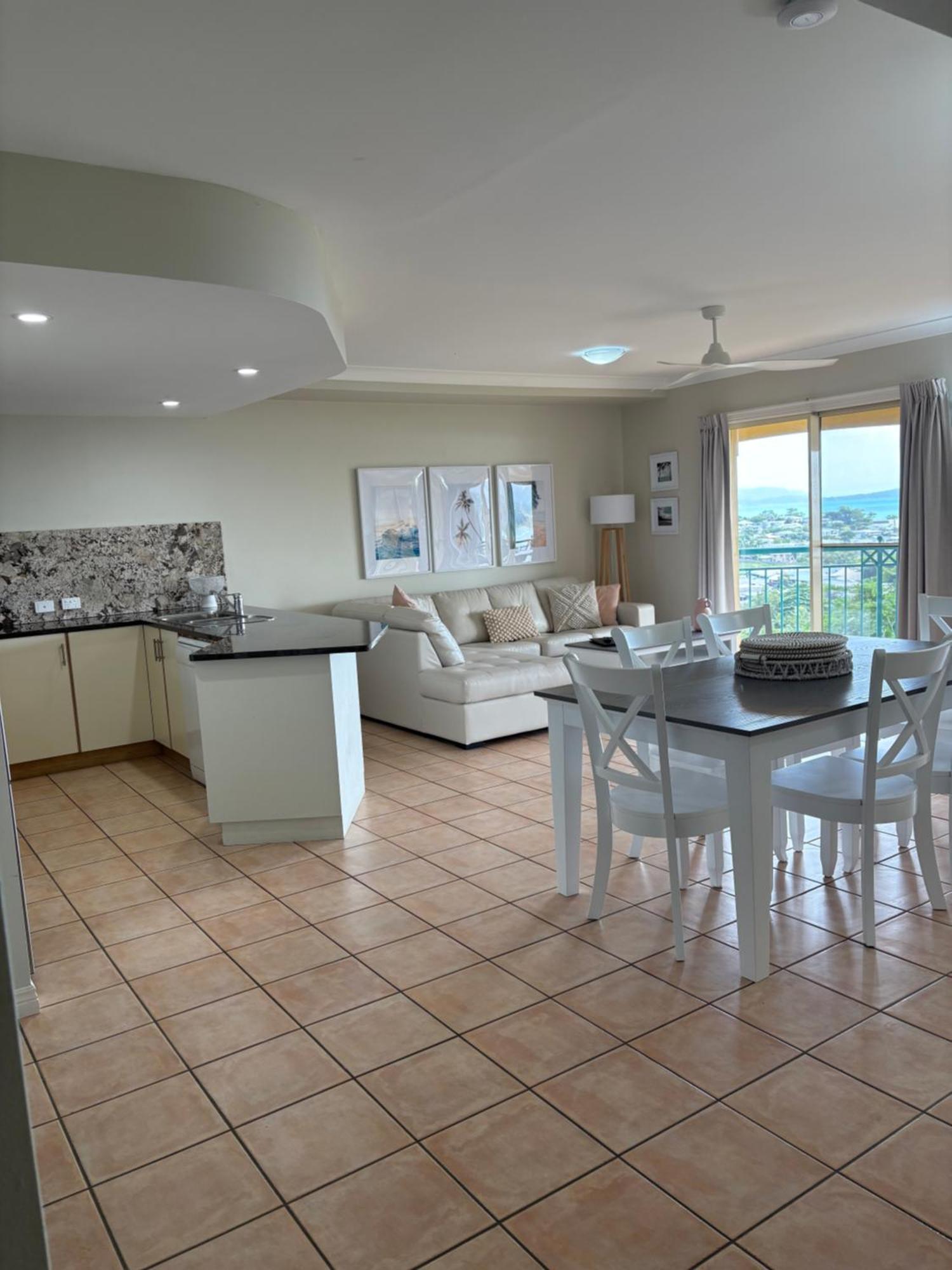 Toscana Village Resort Airlie Beach Exterior photo