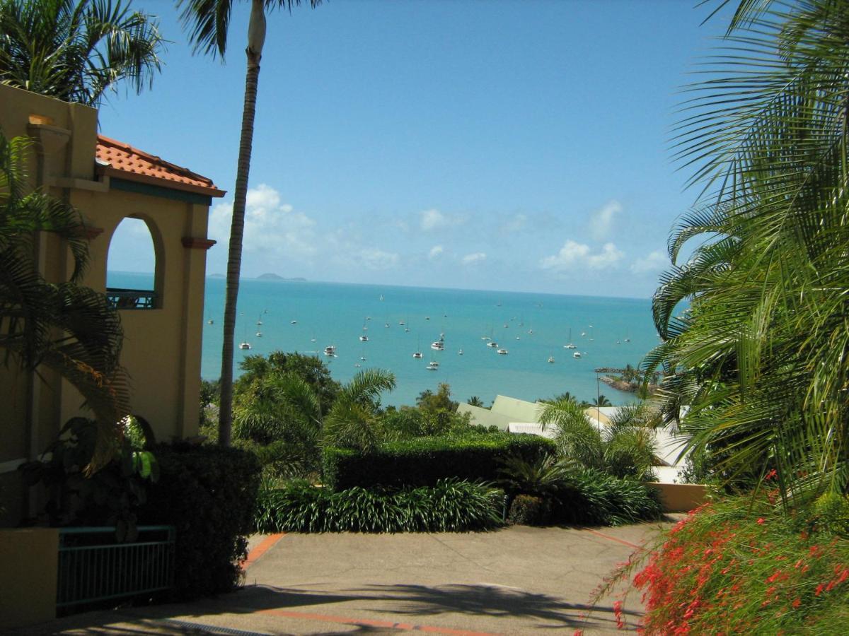 Toscana Village Resort Airlie Beach Exterior photo